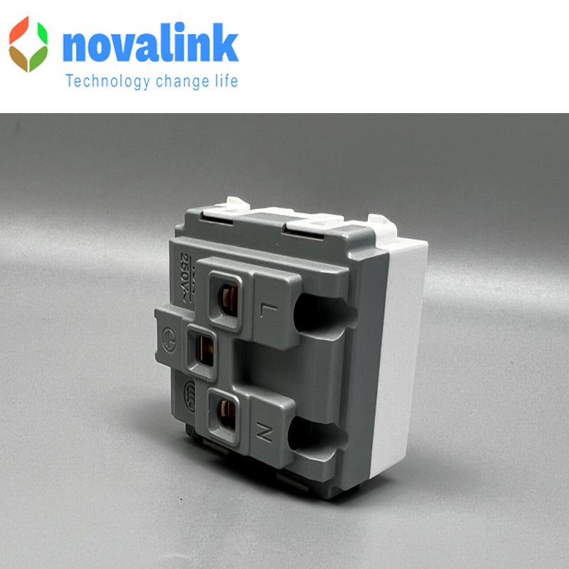 Ổ cắm điện đơn 3 chấu đa năng type 128 công xuất 16A novalink mã M-13