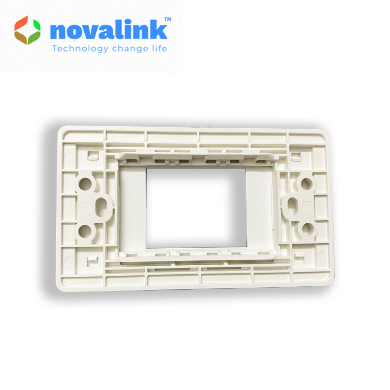 Mặt nạ âm tường Novalink  hình chữ nhật 3 cổng tích hợp nhiều model khác nhau NV-21003W